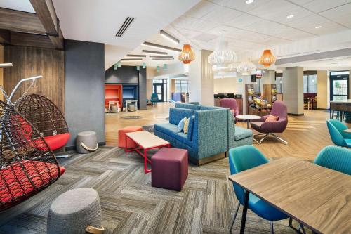 Ruang duduk di Tru By Hilton Ft Lauderdale Airport