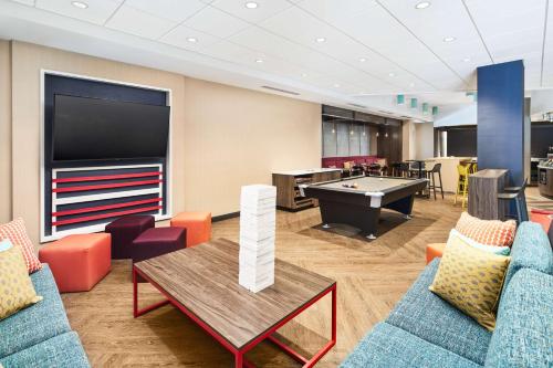 Ruang duduk di Tru By Hilton Ft Lauderdale Airport
