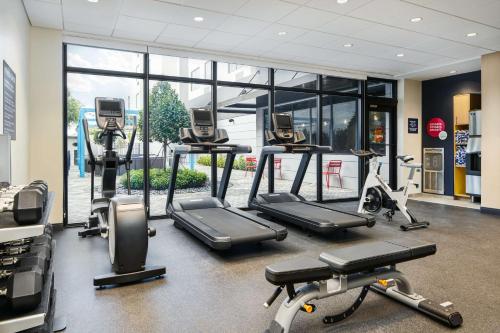 Pusat kecergasan dan/atau kemudahan kecergasan di Tru By Hilton Ft Lauderdale Airport