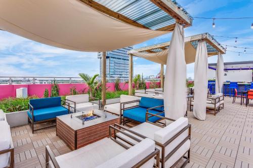 Balkón nebo terasa v ubytování SERENA Hotel Aventura Miami, Tapestry Collection by Hilton