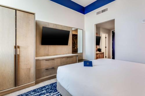 Postel nebo postele na pokoji v ubytování SERENA Hotel Aventura Miami, Tapestry Collection by Hilton
