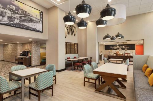 Hampton Inn Indianapolis Downtown IUPUI Image
