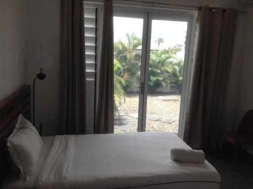 Tempat tidur dalam kamar di Island Villa