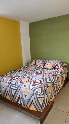 Cama ou camas em um quarto em Hostal Piamonte