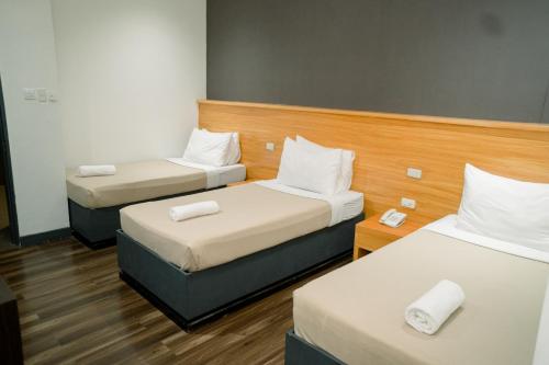 two beds in a room with two beds sidx sidx sidx at Greenwindows Hotel in Davao City