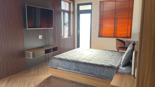 מיטה או מיטות בחדר ב-Twin Villa Đà Lạt