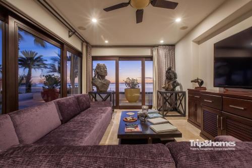 a living room with a couch and a tv at Playa de La Paz 3 BR Condo Access to Beach club in La Paz