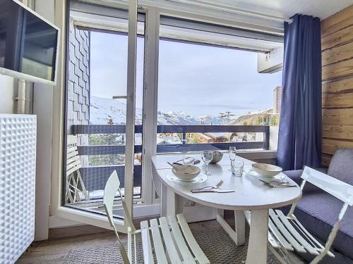 Studio rénové avec balcon - Quartier Croisette - FR-1-344-1162