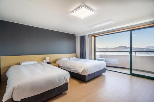 Voodi või voodid majutusasutuse Cheongpung Resort toas