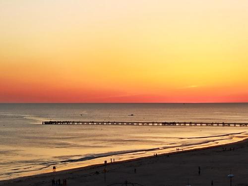 Photo de la galerie de l'établissement Appartement familial en bord de mer avec balcon et parking à Saint Jean de Monts - FR-1-323-505, à Saint-Jean-de-Monts