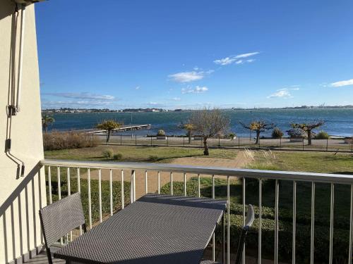 Beau T1 climatisé avec balcon et garage proche Thermes - FR-1-553-244