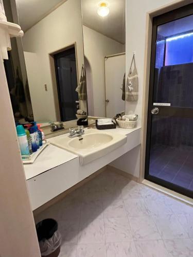 a bathroom with a sink and a large mirror at ロビンホテルRobin Hotel in Yachimata