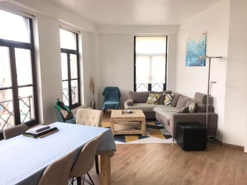 a living room with a couch and a table at Appartement proche grand place in Brussels