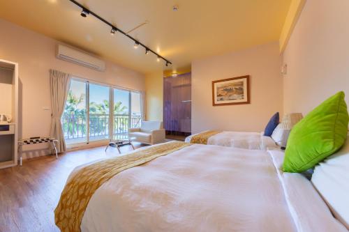 a bedroom with two beds and a large window at 光腳丫宜蘭民宿 in Dongshan