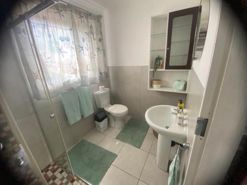 A bathroom at Mamuka Africa