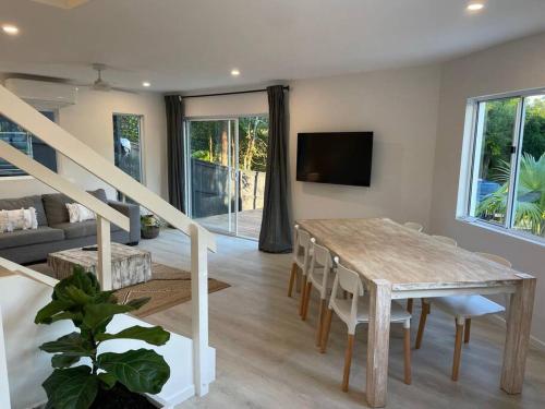 a living room with a dining room table and a couch at Location Location, sunshine beach, 100 m to beach( HA3) in Sunshine Beach
