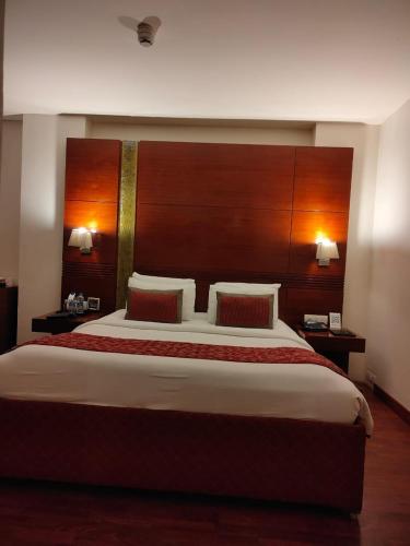 a large bed in a hotel room with two pillows at Fortune Hosur - Member ITC Hotels' Group in Hosūr