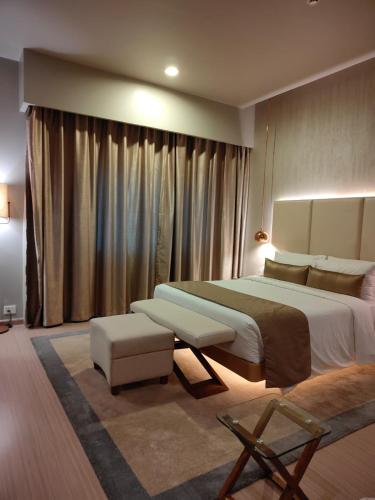 a bedroom with a large bed and a large window at Fortune Hosur - Member ITC Hotels' Group in Hosūr