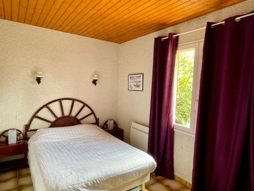 a bedroom with a bed and a window at Holiday house with garden and terrace close to the ocean in Lacanau-Ocean in Lacanau