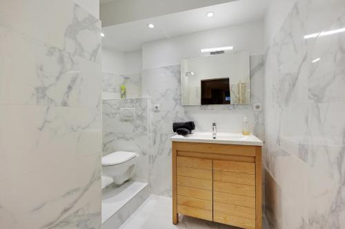 Charming Flat, quartier latin with a private cinema