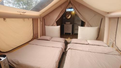Postel nebo postele na pokoji v ubytování Sky Camping 獨享一帳包區