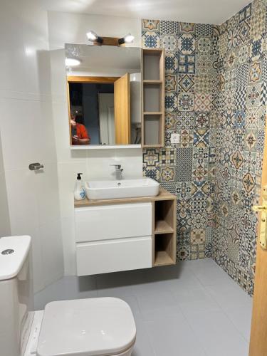 a bathroom with a sink and a toilet at Villa Arturo Tossal Gross in La Font D´En Carròs