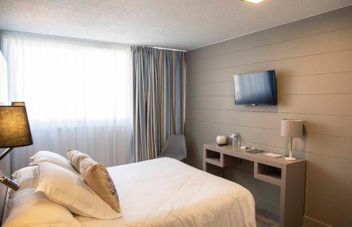 Hotel Port Marineにあるテレビまたはエンターテインメントセンター