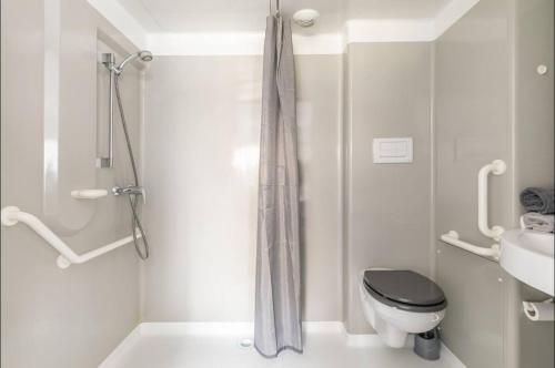 Ένα μπάνιο στο Résidence le premium, hyper centre, studio tout équipé