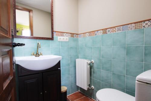a bathroom with a sink and a toilet at Hotel Rural Frías in Trias