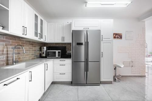 Gallery image of SpaciousApt-TopView-freeParking-PerfectForFamilies in Eilat