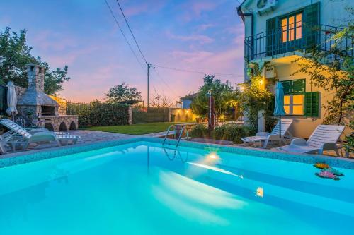 Sportliche Privatvilla mit Rad, Wanderwegen, Paragliding