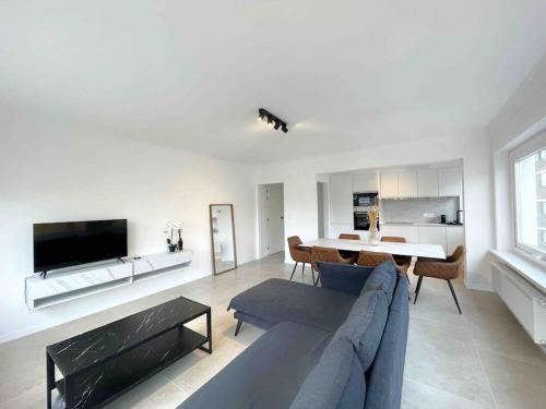 Luxury 2 bedroom apartment in the heart of Ostend tesisinde bir oturma alanı