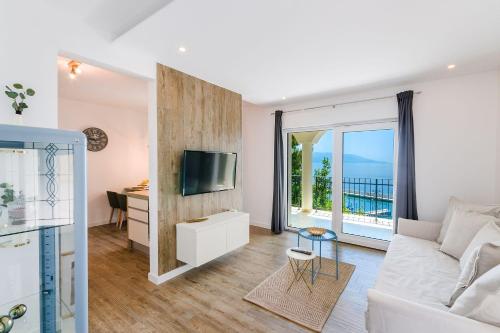 Exklusivobjekt direkt am Meer mit Pool