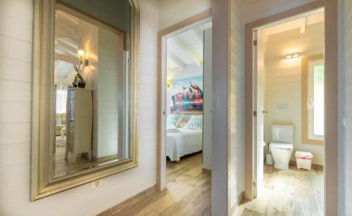 a hallway with a mirror and a toilet in a room at Villa Karla con Piscina: Tranquilidad y Naturaleza in Adeje