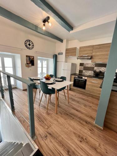 a kitchen and dining room with a table and chairs at Le Palantin in Le Palais