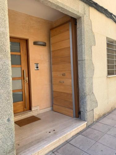 a wooden door on the side of a building at Chic apartment beach in Mataró