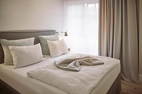 En eller flere senge i et værelse på The Cozy Hotel & Lofts Timmendorfer Strand