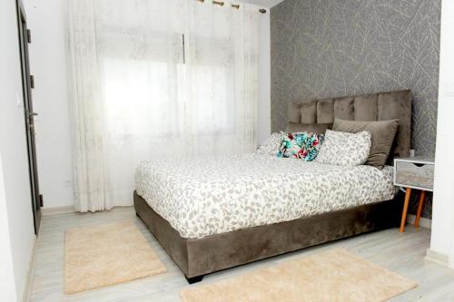 Giường trong phòng chung tại Luxe et confort absolu à Malabata TANGER