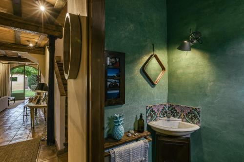 a bathroom with a sink and a mirror at Casa vacacional Slow con piscina in Riumors