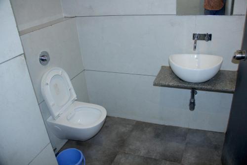 Ένα μπάνιο στο Hotel Ambai Executive