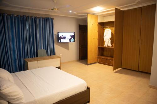 Gallery image of EXECUTIVE MASTER BEDROOM in Accra