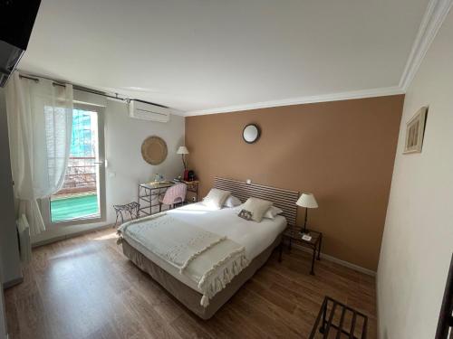 Postel nebo postele na pokoji v ubytování Hôtel Ulysse Montpellier Centre
