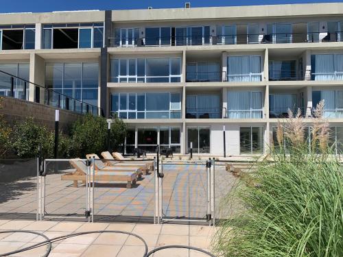 Το κτήριο όπου στεγάζεται  το ξενοδοχείο διαμερισμάτων
