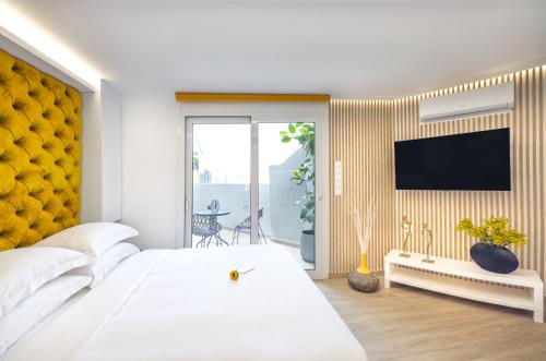 Live Your Myth Rooftop in Historic Thissio