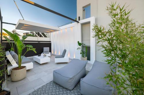 Live Your Myth Rooftop in Historic Thissio