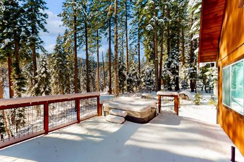 Ward Creekside Cabin – Photos 4