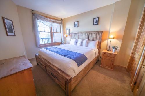 Säng eller sängar i ett rum på Buffalo Lodge 8361