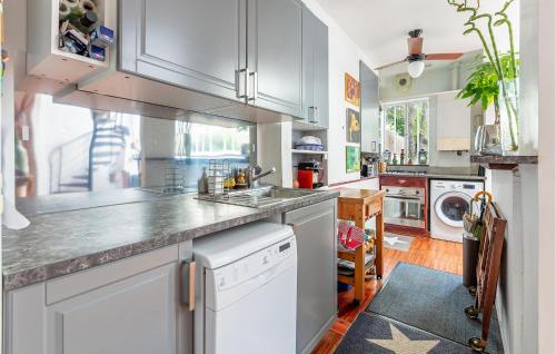 Gorgeous Home In Paris With Wifi