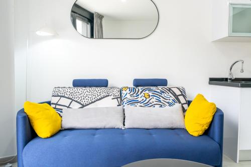 Modern Wave Escape apartment with private parking and rooftop pool BY NAMASTE ELITE