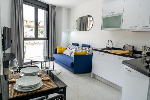 Modern Wave Escape apartment with private parking and rooftop pool BY NAMASTE ELITE